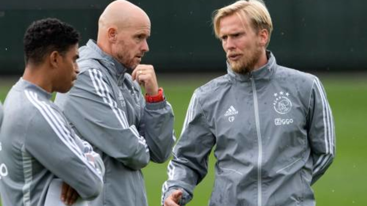 Assistent-trainer Poulsen gezond terug bij Ajax