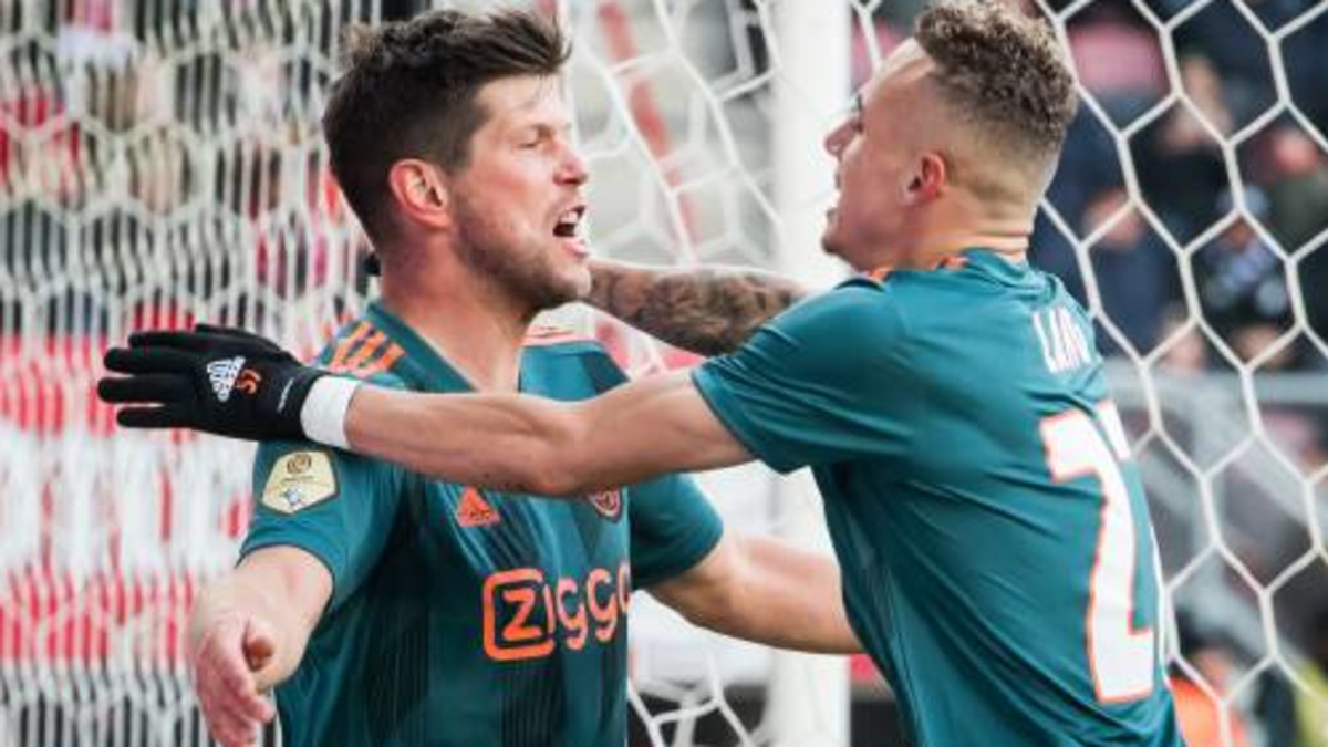 Lang helpt Ajax aan uitzege bij FC Twente