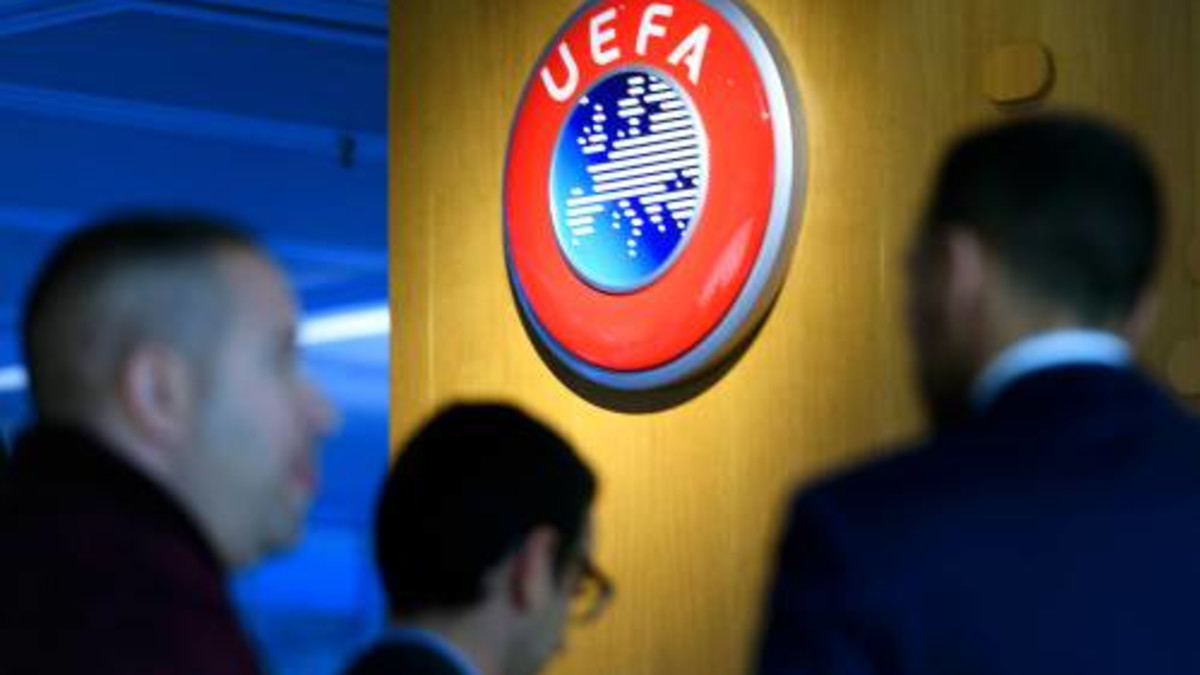 UEFA straft Servië wegens racisme