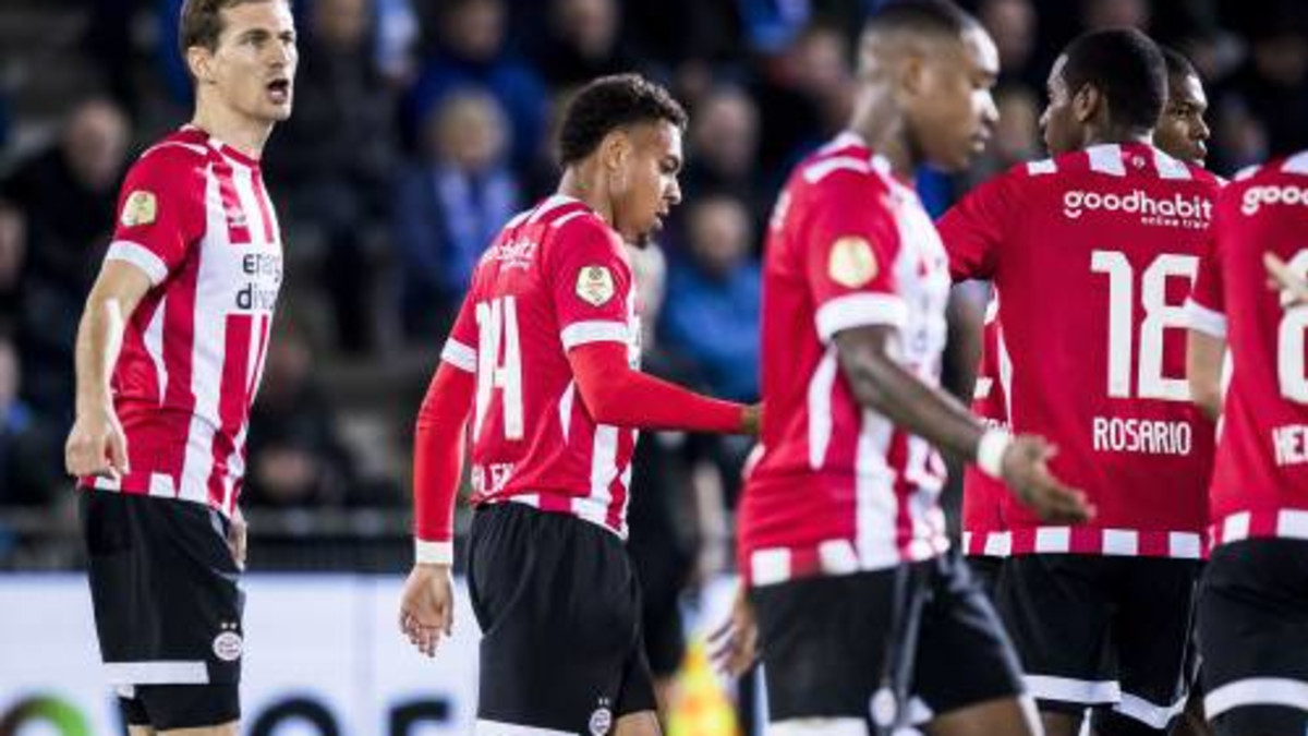 Van Bommel vestigt record met zege PSV