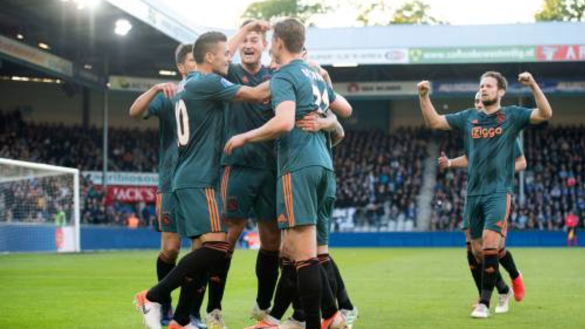 Ajax pakt 34e landstitel en achtste dubbel