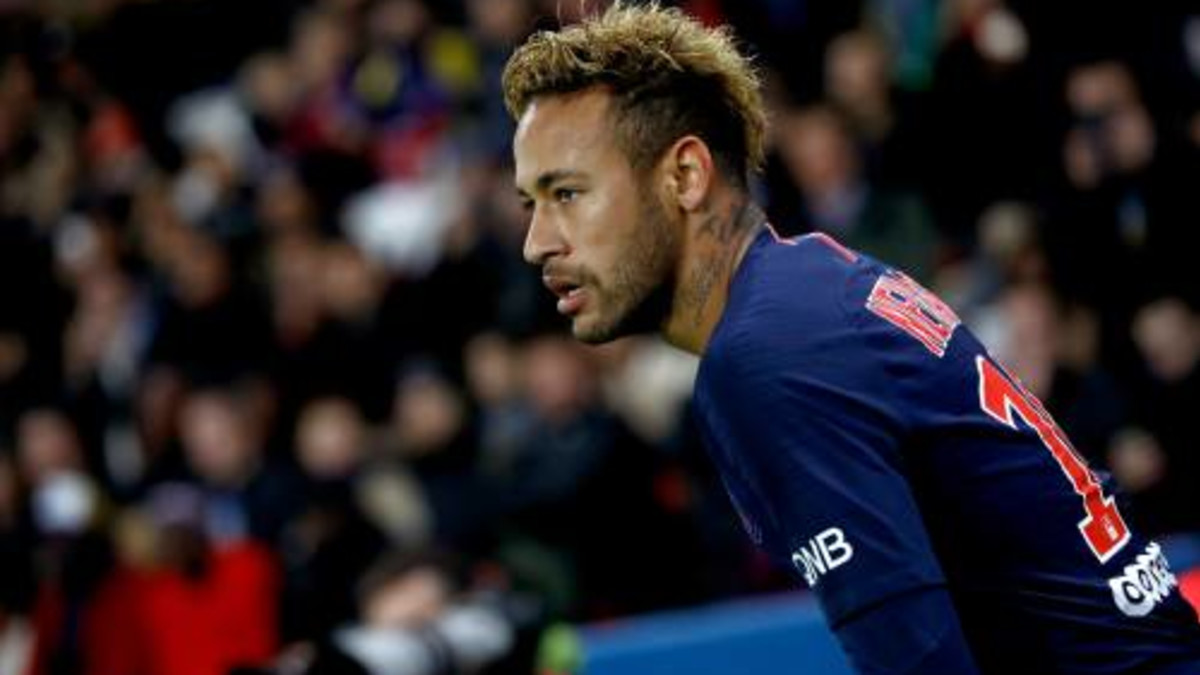 Neymar en PSG boos op Kuipers