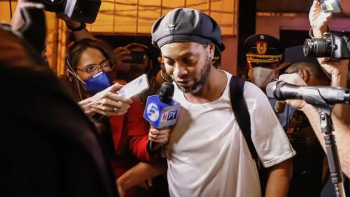 Voetbal-legende Ronaldinho blijft in Paraguay onder huisarrest