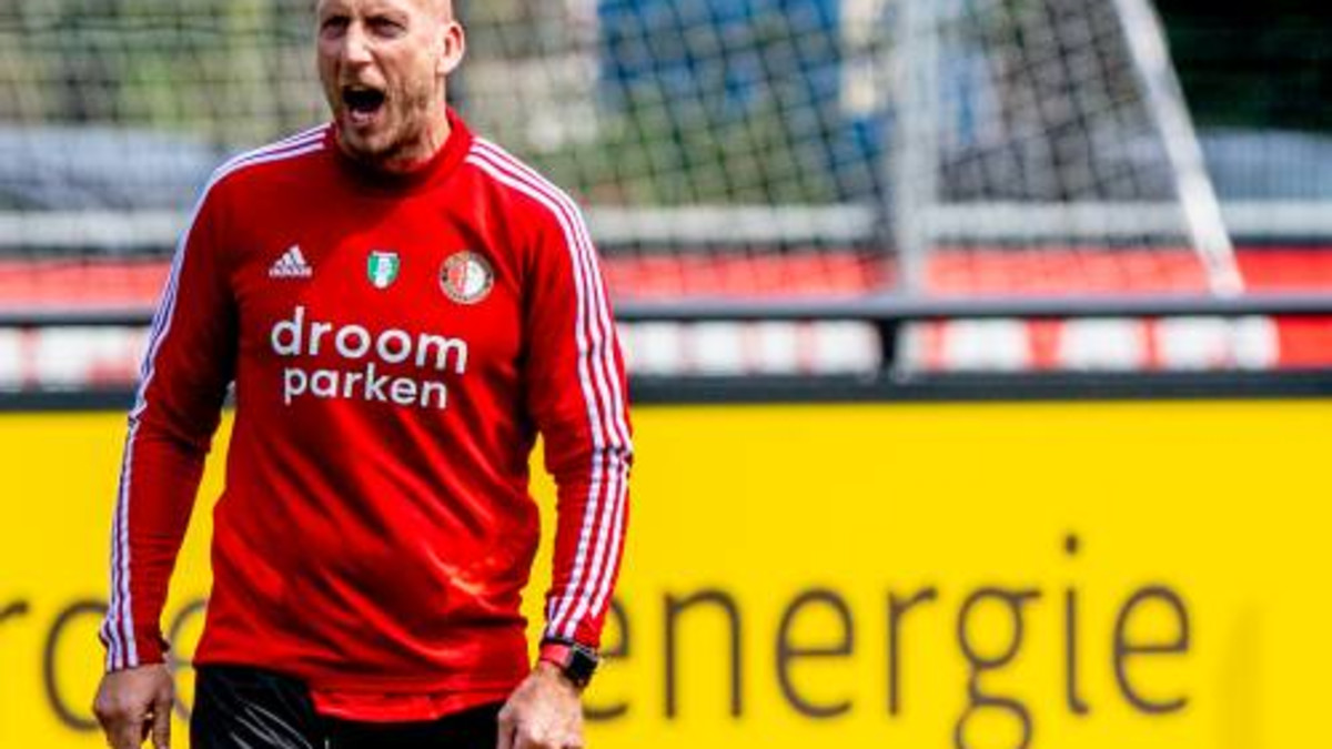 Stam ziet Feyenoord bij debuut met 6-0 winnen