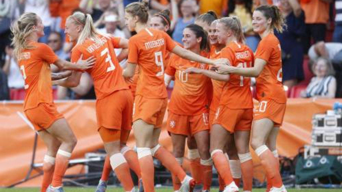 Oranje met ruime zege op Australië naar WK