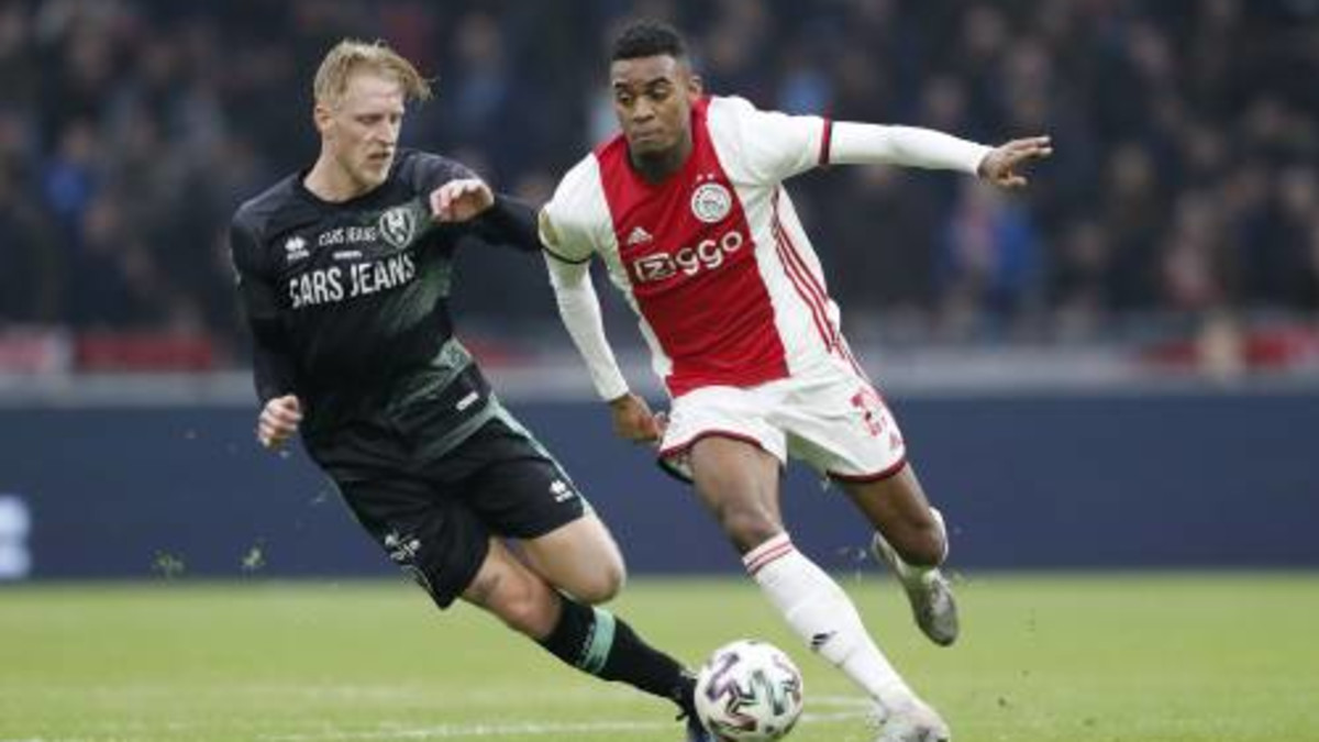 Het eerste elftal is soms ver weg voor talenten van Ajax