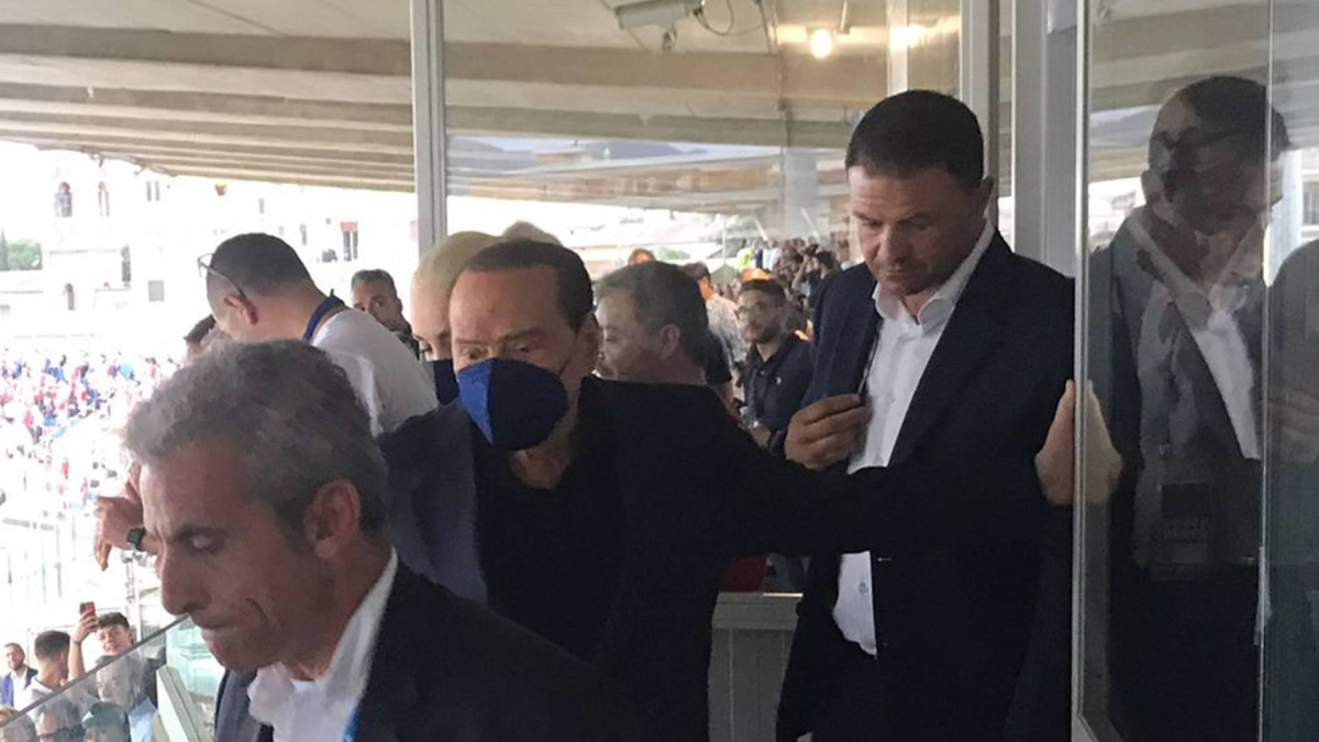 Berlusconi leidt Monza voor het eerst in 110 jaar naar Serie A