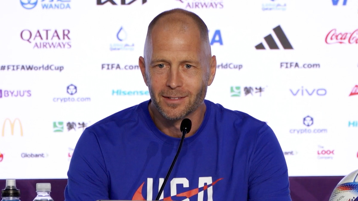 VS-bondscoach Gregg Berhalter: 'Van Gaal is ongeslagen en hopelijk gaat hij hiermee door'